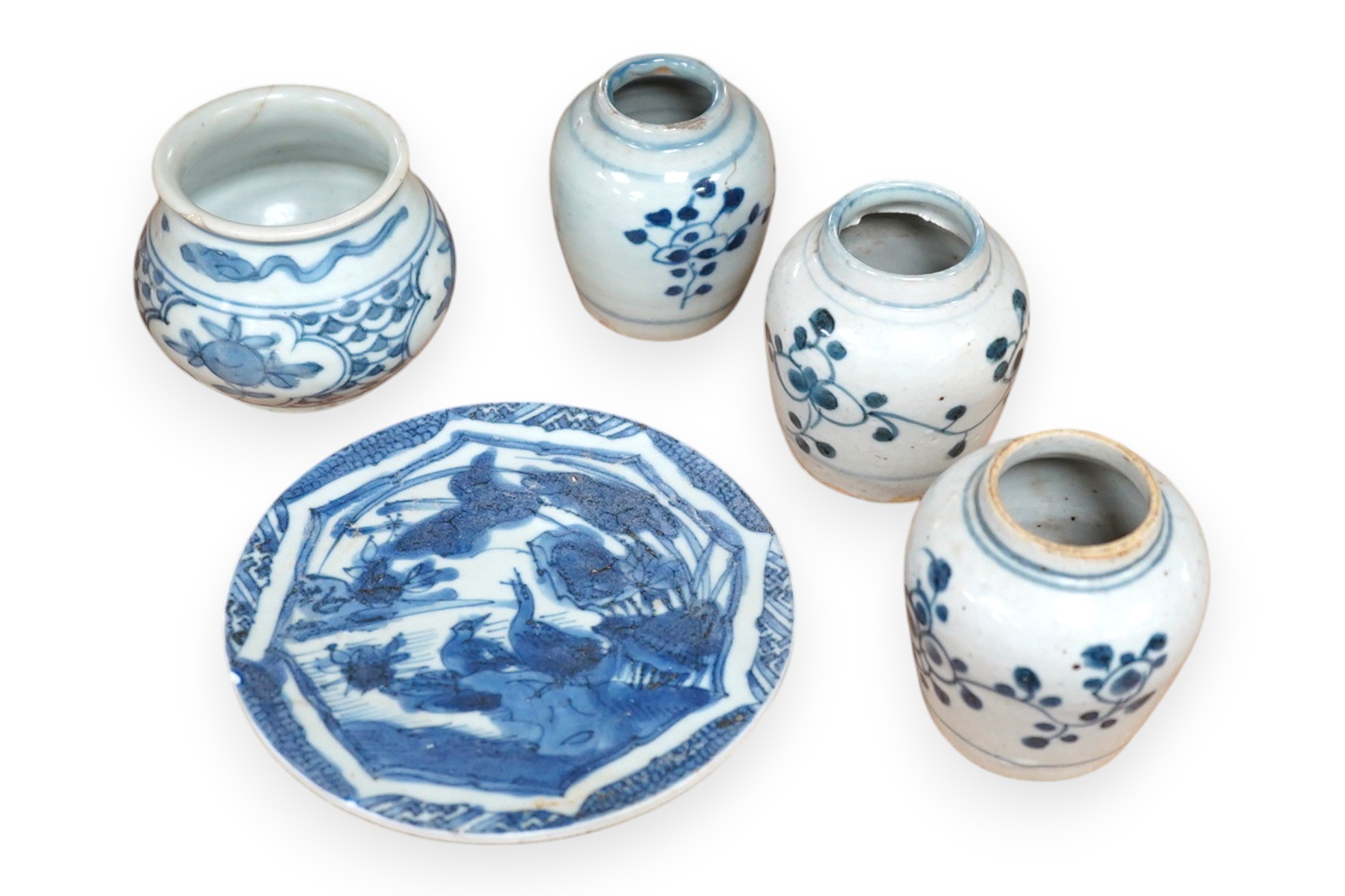 Three Chinese blue and white jars and a dish centre, late Ming dynasty, largest 13cm in diameter. Condition - fair